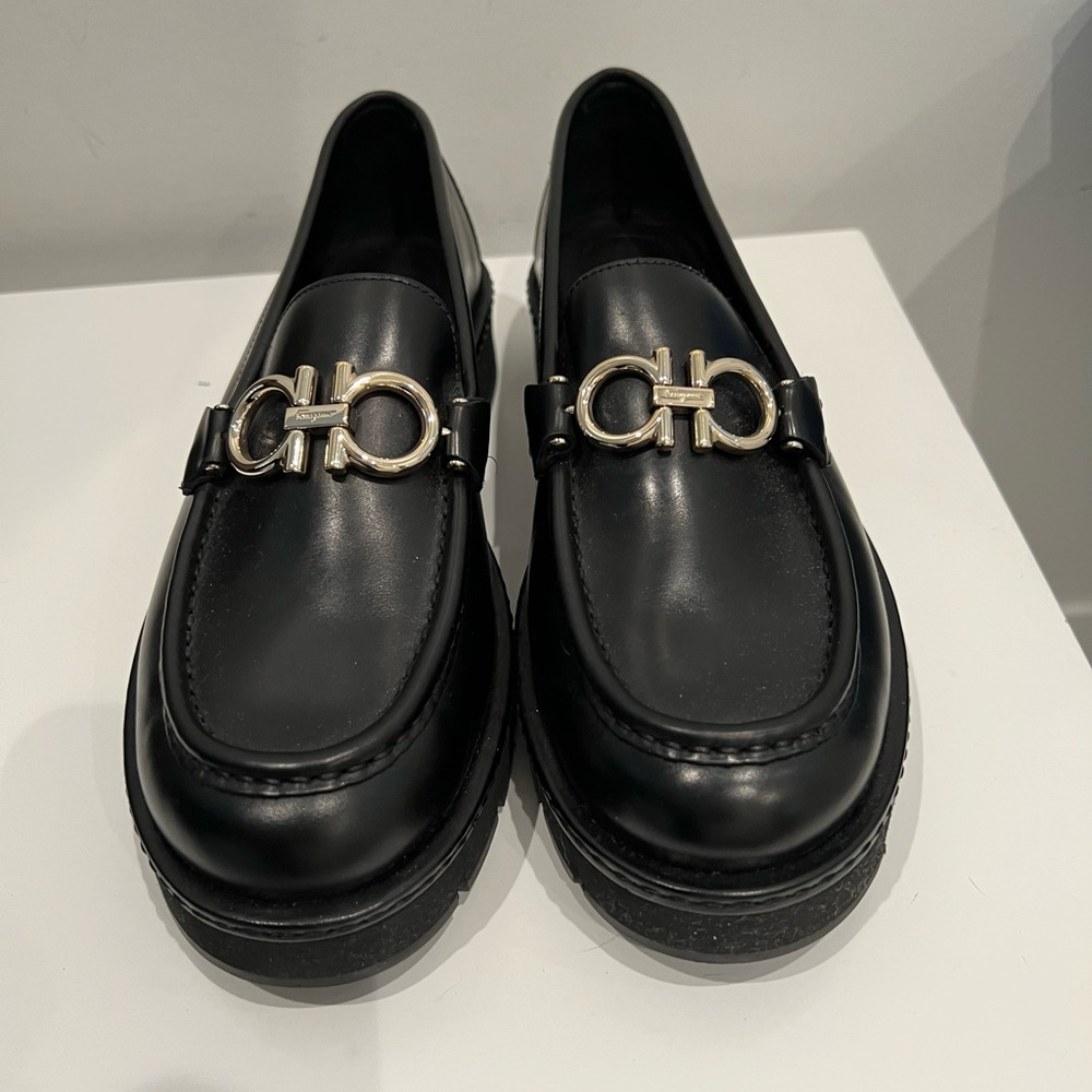 NEW Salvatore Ferragamo Rolo Lug Loafter